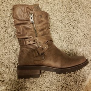 Bronze colored carlos santa Sawyer boots.